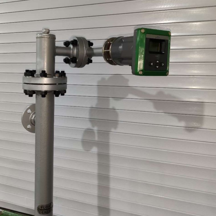 9. A Set of Completed Displacer Liquid Level Transmitter With FISHER FIELDVUE DLC3100.JPG